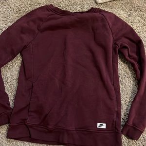 NIKE crewneck sweatshirt, maroon